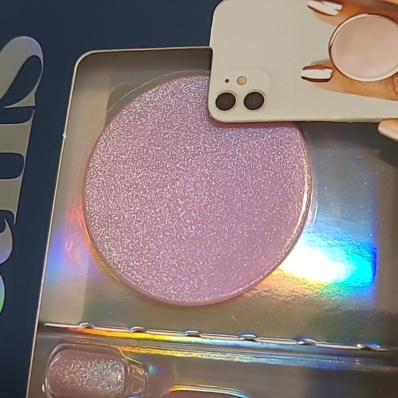 Leaving December: NWT Pink PopSocket + Nails - Picture 3 of 4